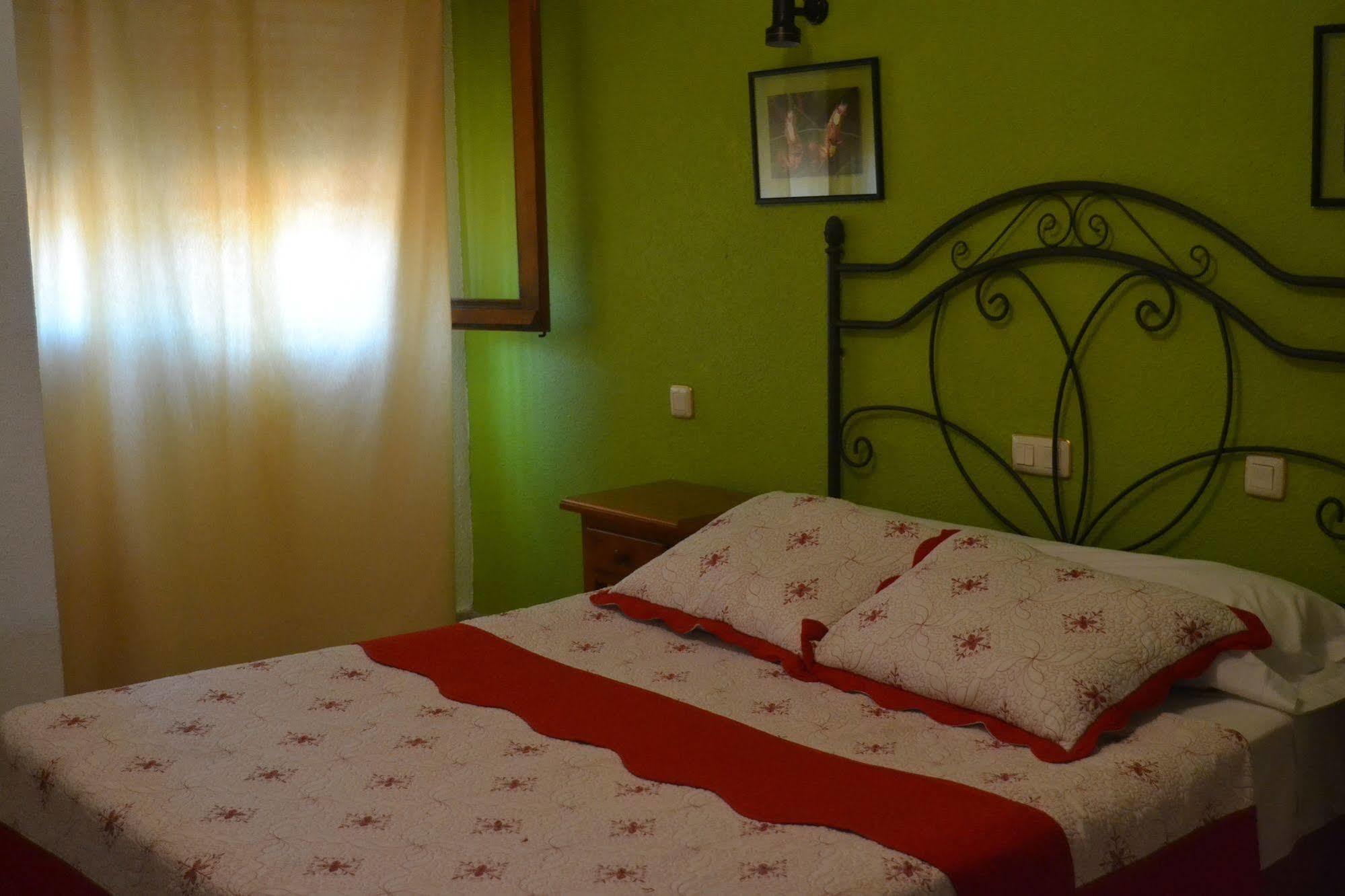 Hostal Avenida Arenas de San Pedro Ngoại thất bức ảnh